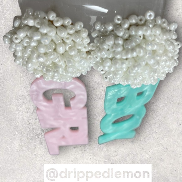 It’s a GIRL BOY GENDER REVEAL PARTY Acrylic Earrings Beads Stud Pink Blue Light - Picture 3 of 4